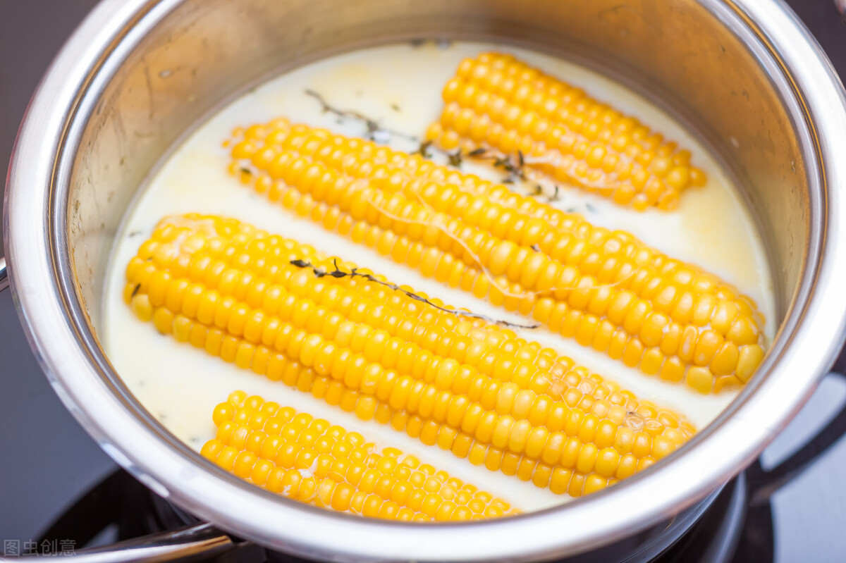 煮玉米需要多长时间冷水下锅吗（煮玉米是冷水下锅还是热水下锅煮多久）